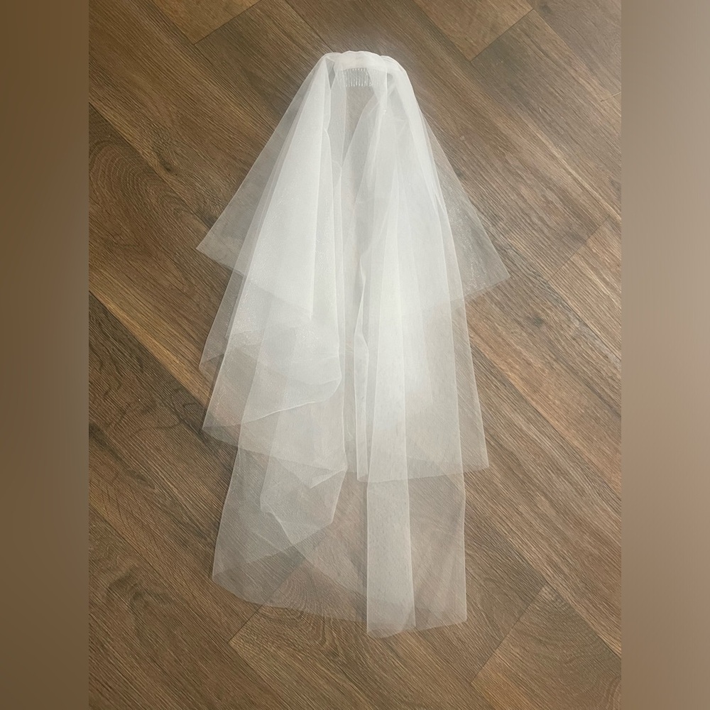 NWOT- Bridal Veil- White